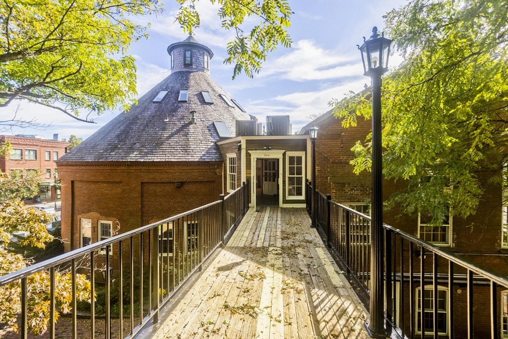 244 Main St, Northampton