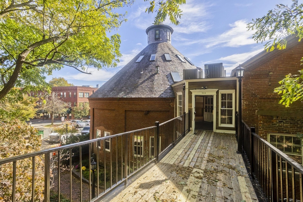 244 Main St, Northampton