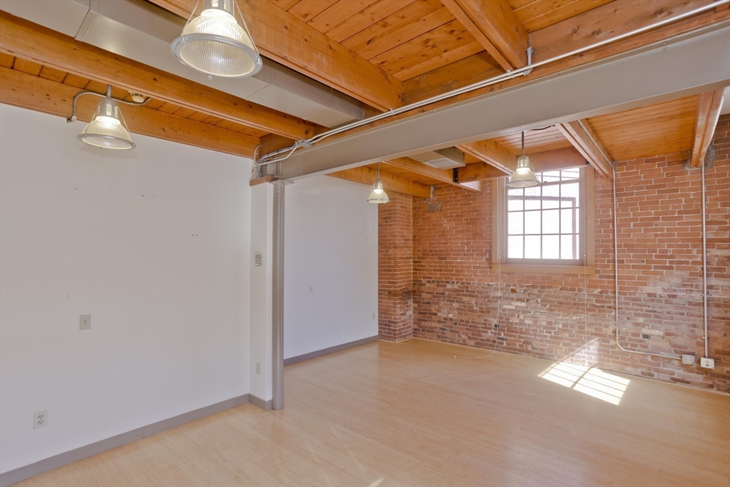 244 Main St, Northampton