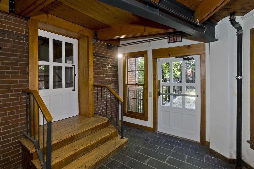 244 Main St, Northampton