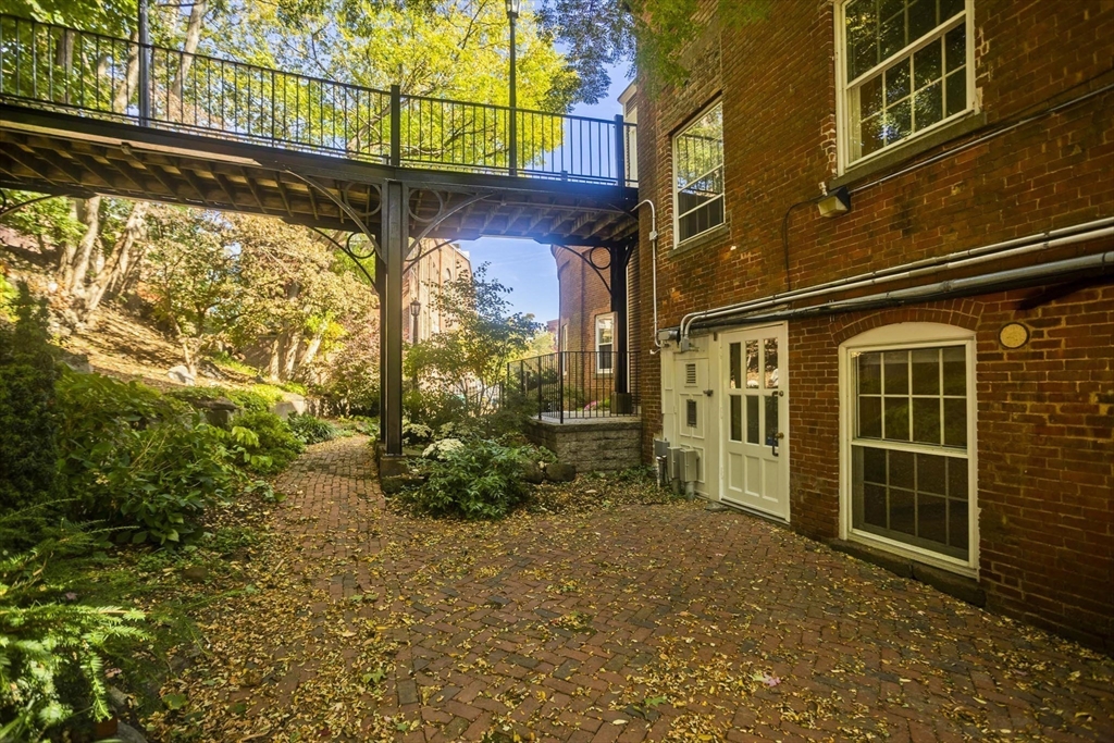 244 Main St, Northampton