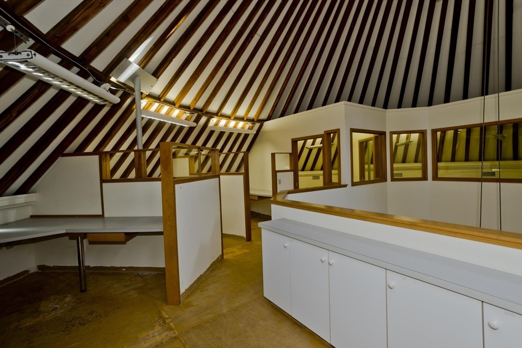 244 Main St, Northampton