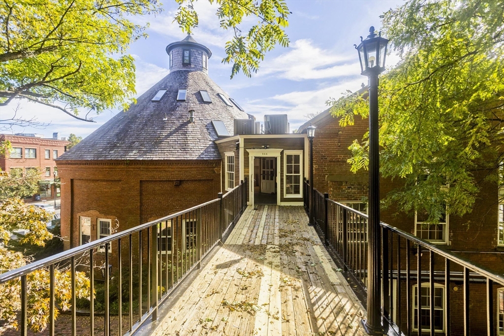 244 Main St, Northampton