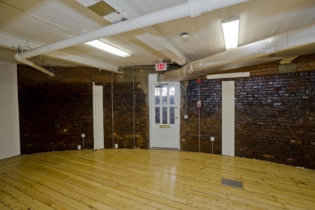 244 Main St, Northampton