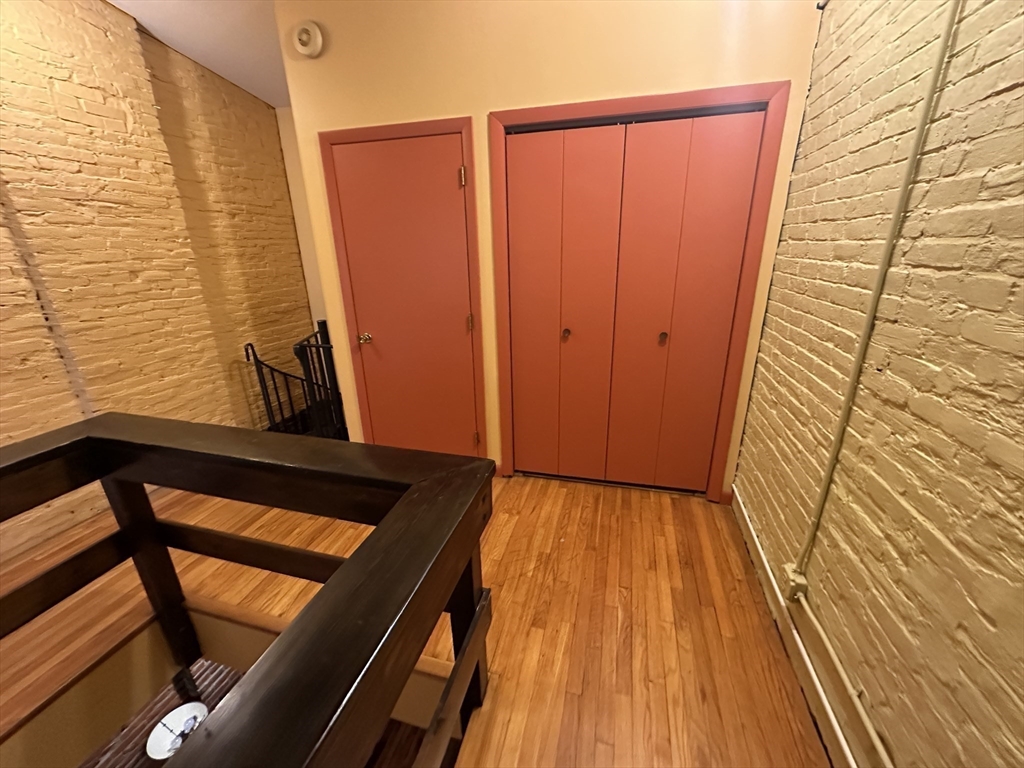 46 Main St Unit: Front