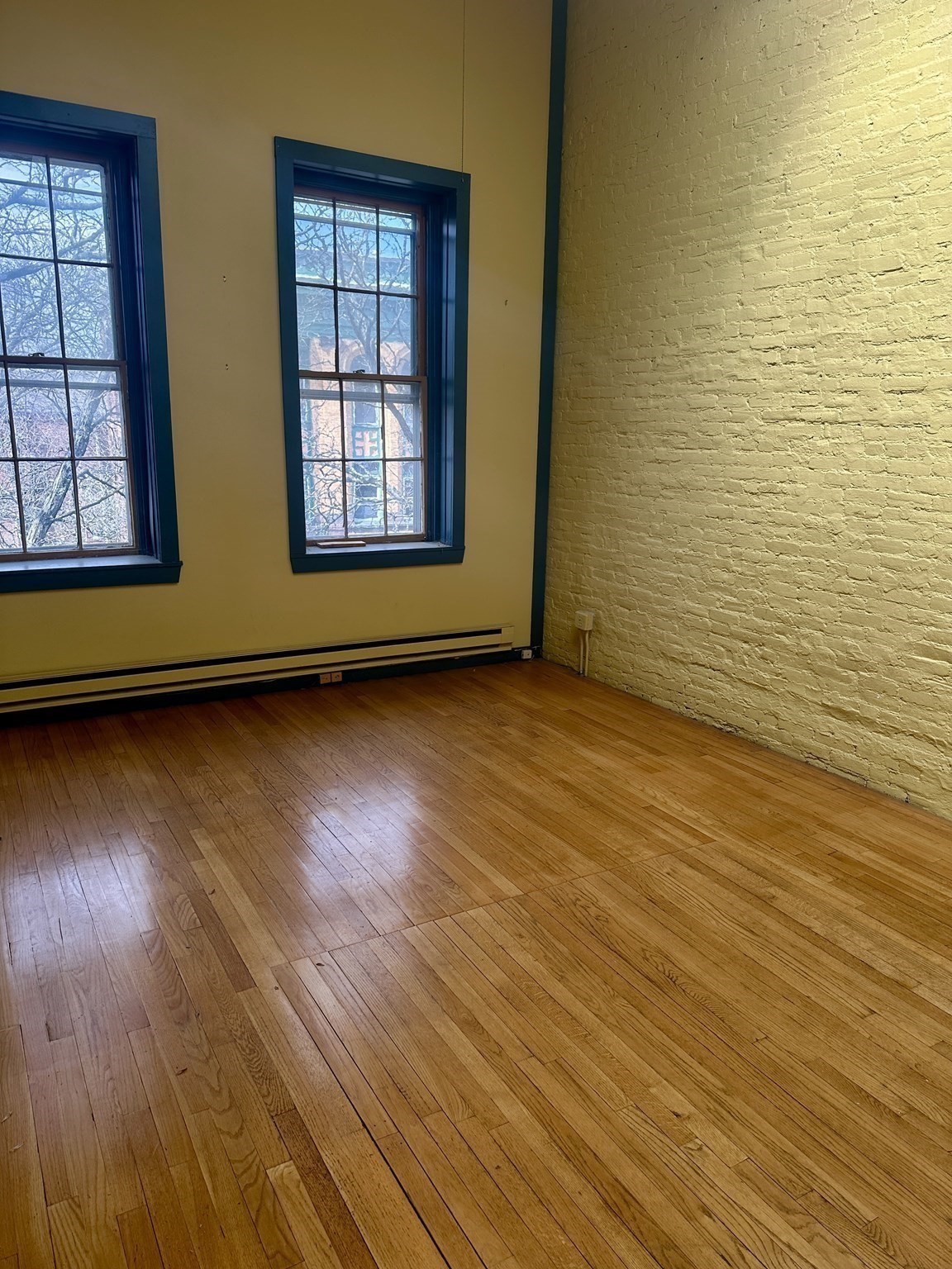 46 Main St Unit: Front