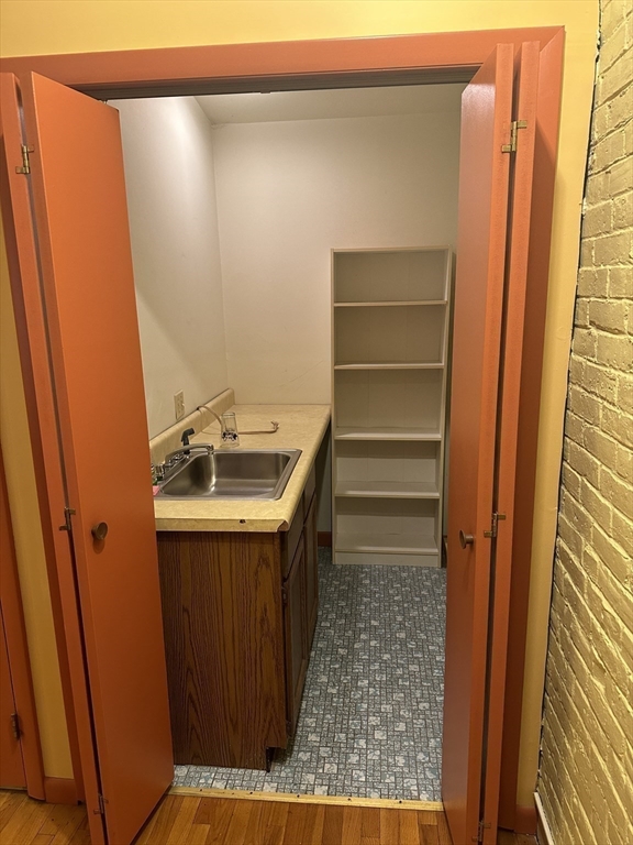 46 Main St Unit: Front