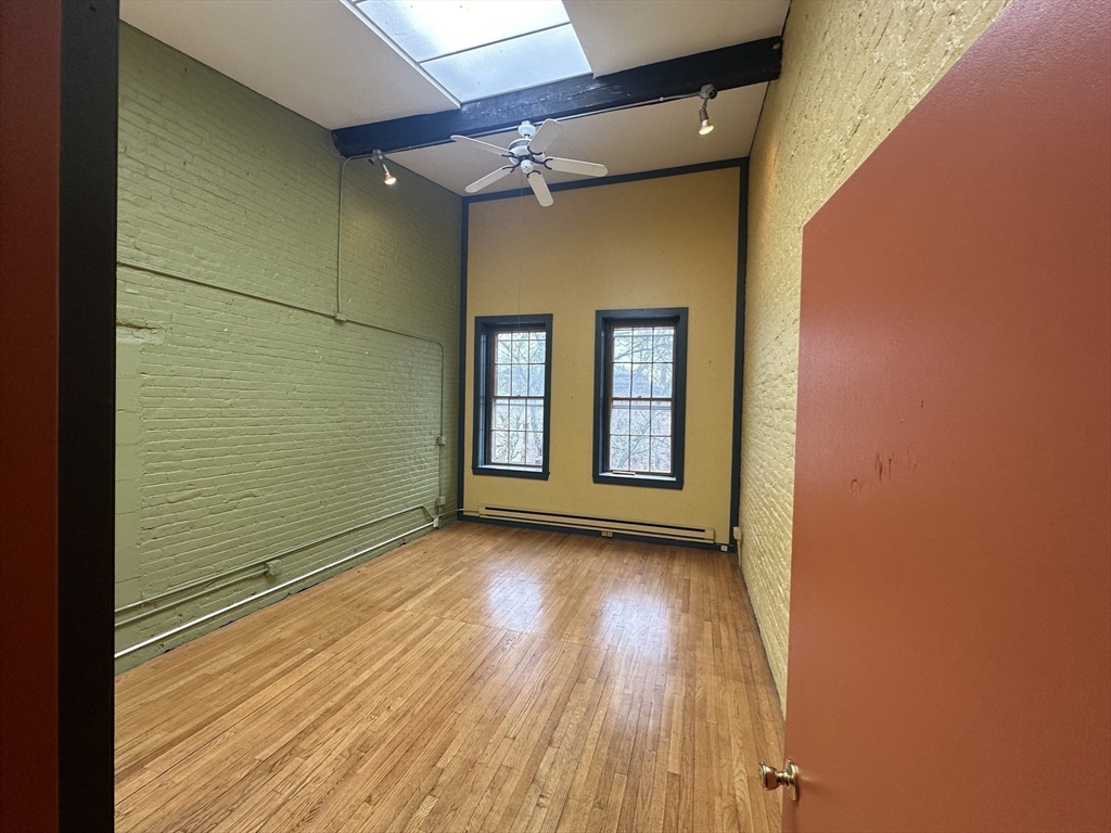 46 Main St Unit: Front