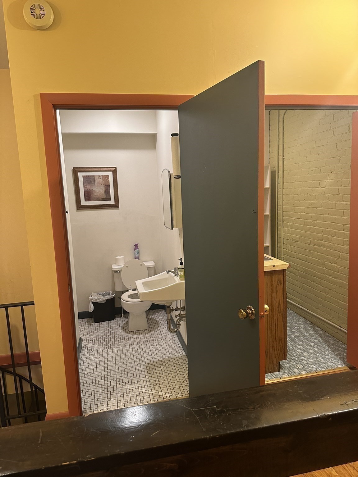46 Main St Unit: Front