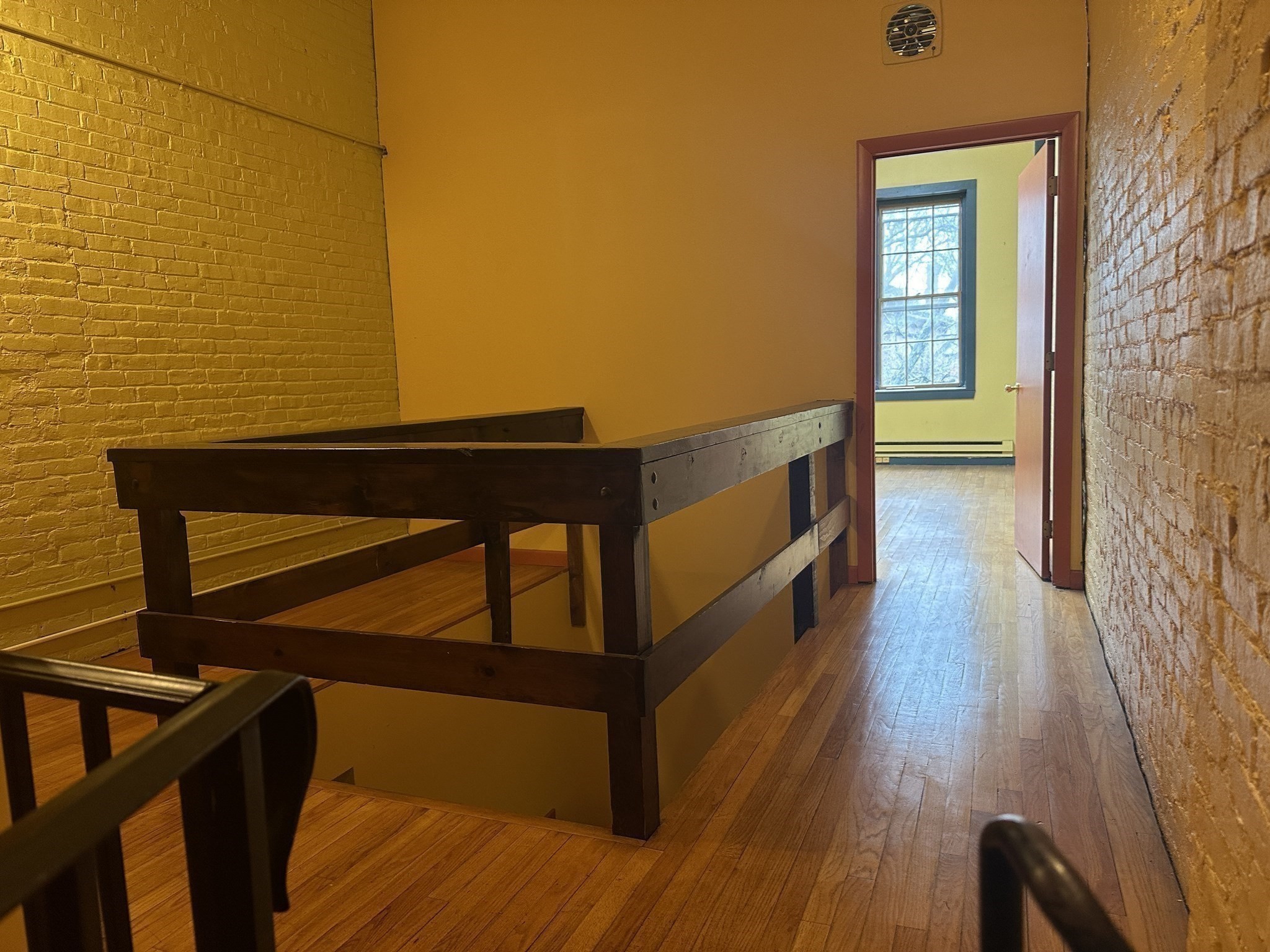 46 Main St Unit: Front