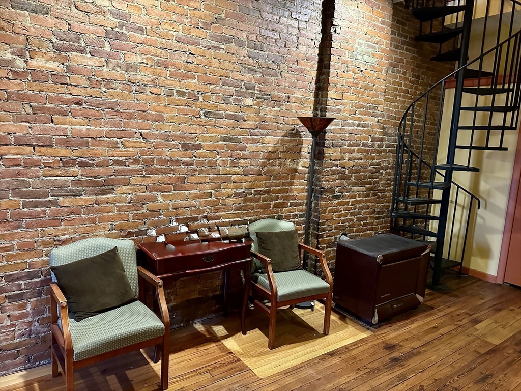 46 Main St Unit: Front