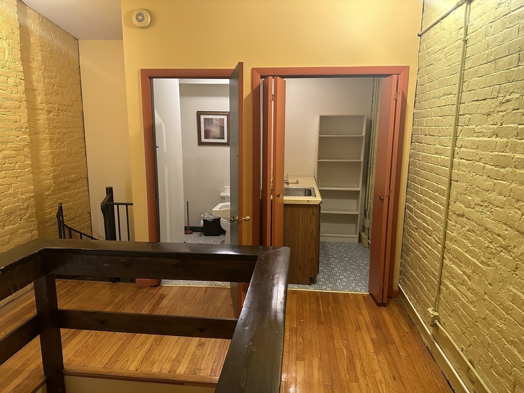 46 Main St Unit: Front