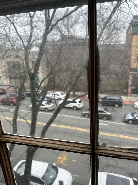 46 Main St Unit: Front