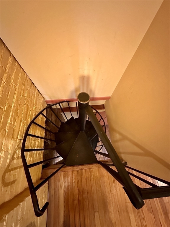 46 Main St Unit: Front