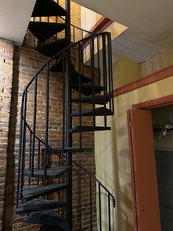 46 Main St Unit: Front