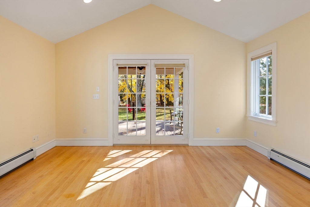 61 Woodlawn Ave