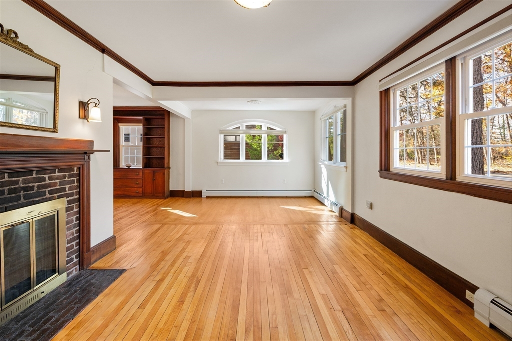 61 Woodlawn Ave