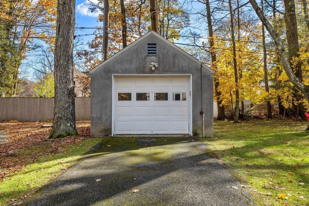 61 Woodlawn Ave