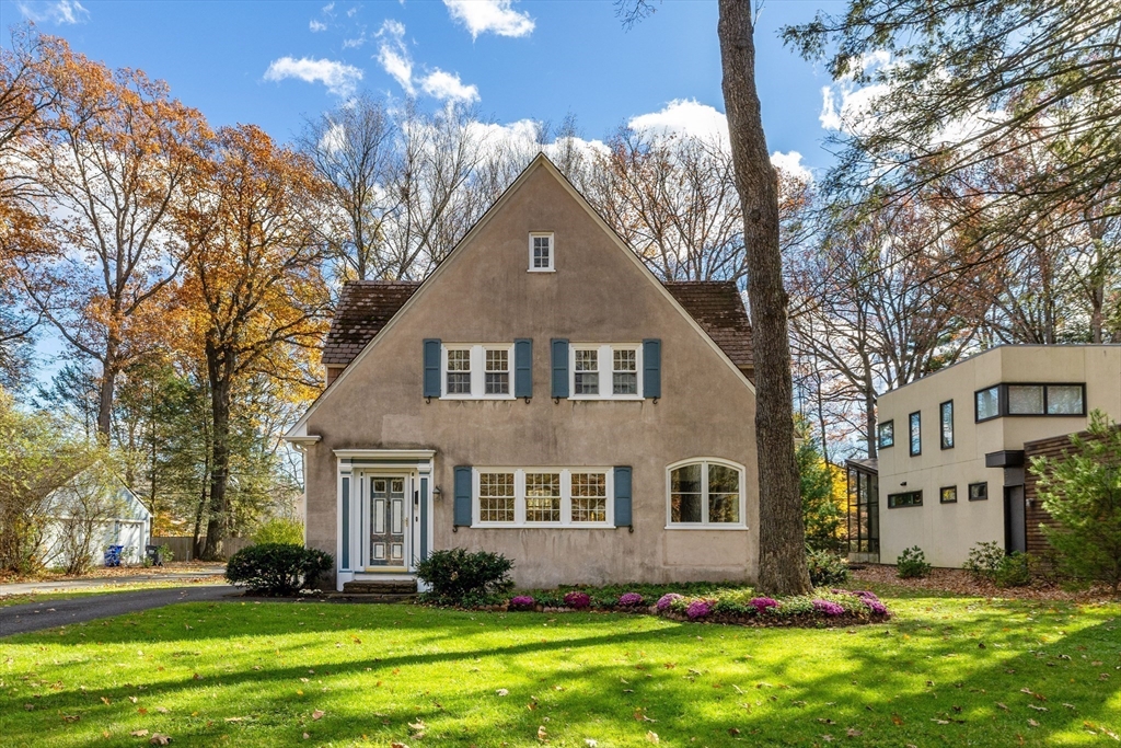 61 Woodlawn Ave