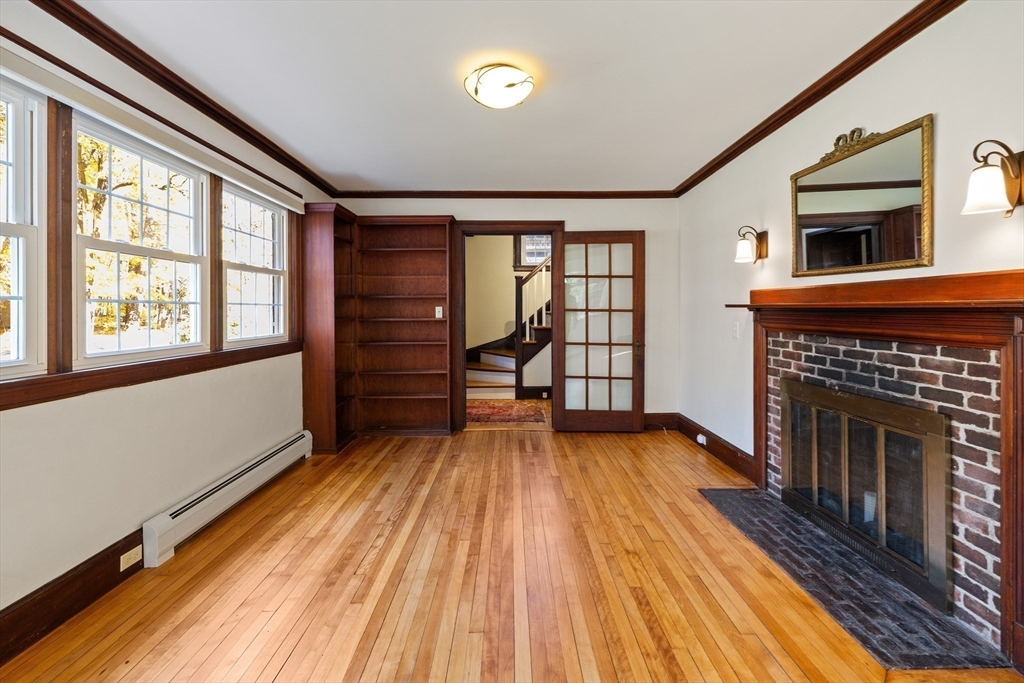 61 Woodlawn Ave