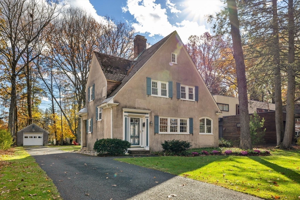 61 Woodlawn Ave