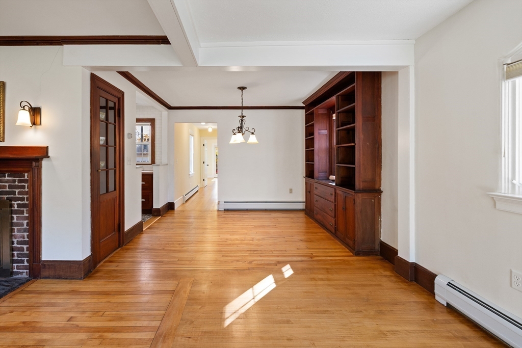 61 Woodlawn Ave