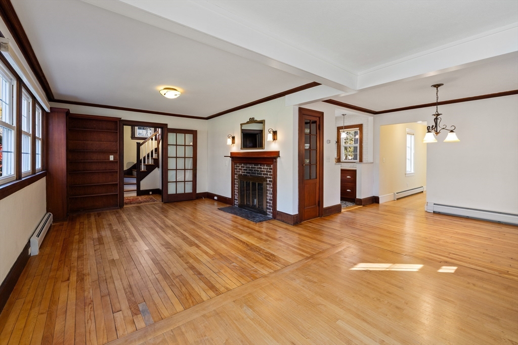 61 Woodlawn Ave