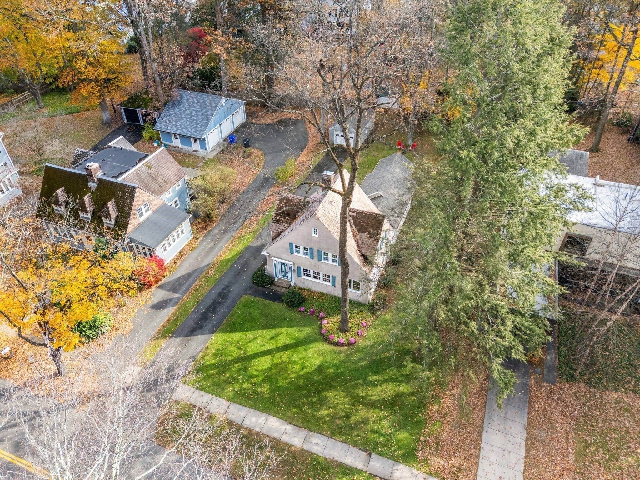61 Woodlawn Ave