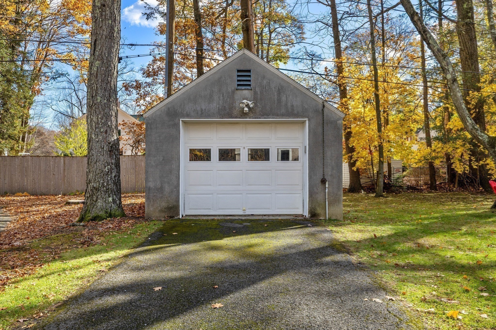 61 Woodlawn Ave