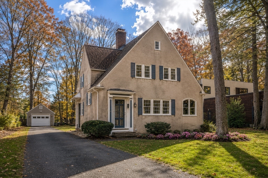 61 Woodlawn Ave