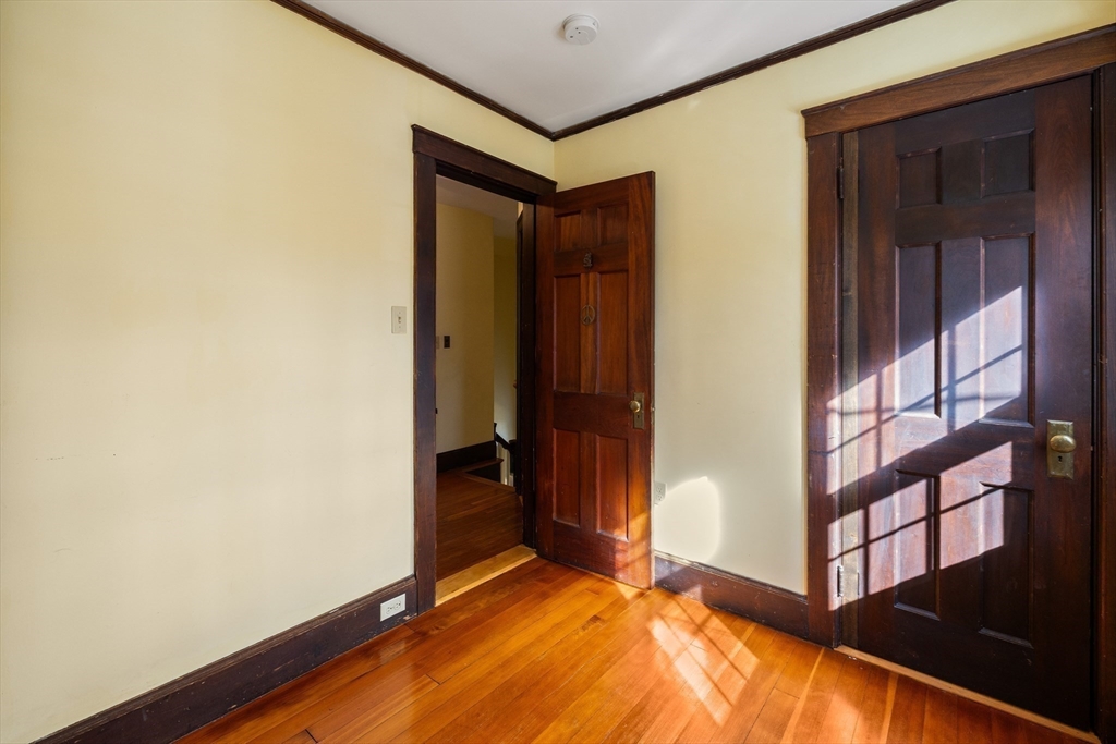 61 Woodlawn Ave