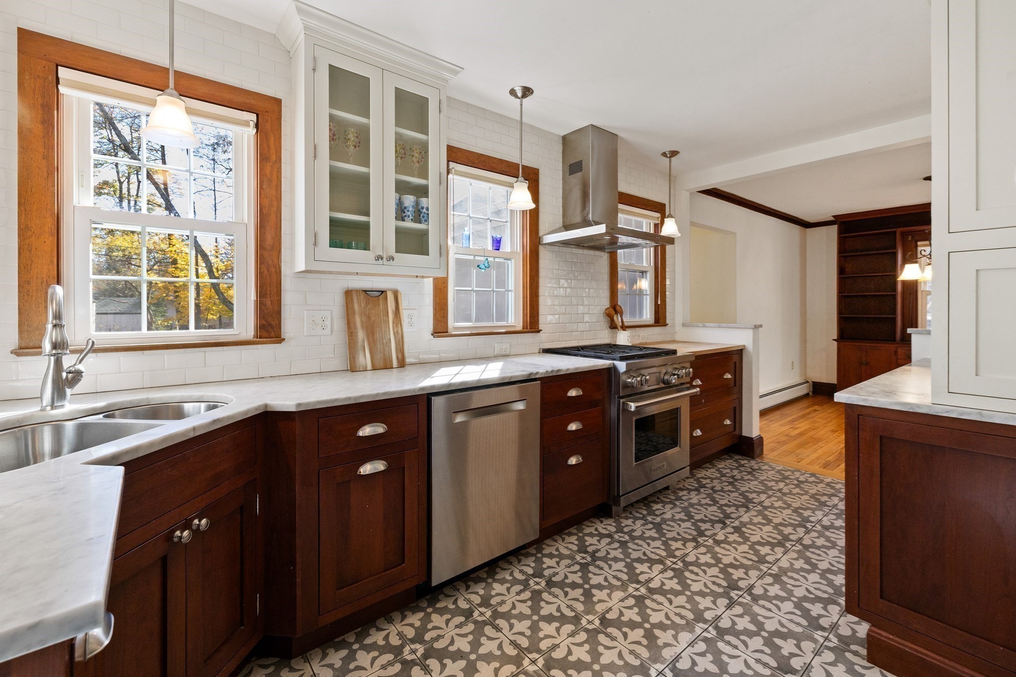 61 Woodlawn Ave
