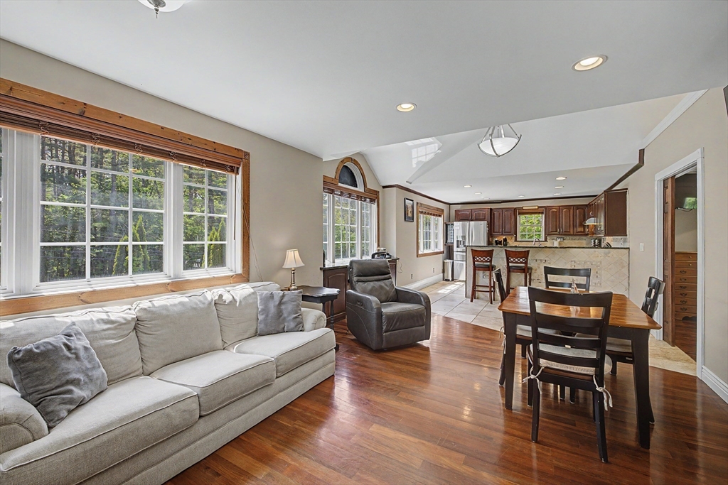 195 Westhampton Rd
