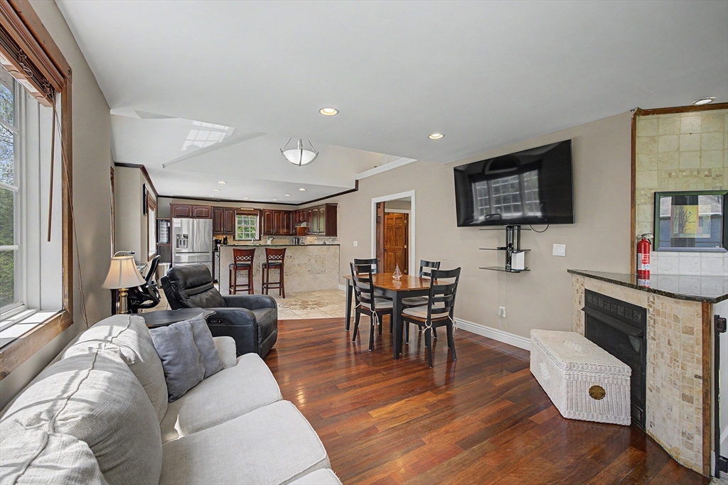195 Westhampton Rd