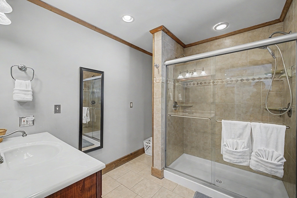 195 Westhampton Rd