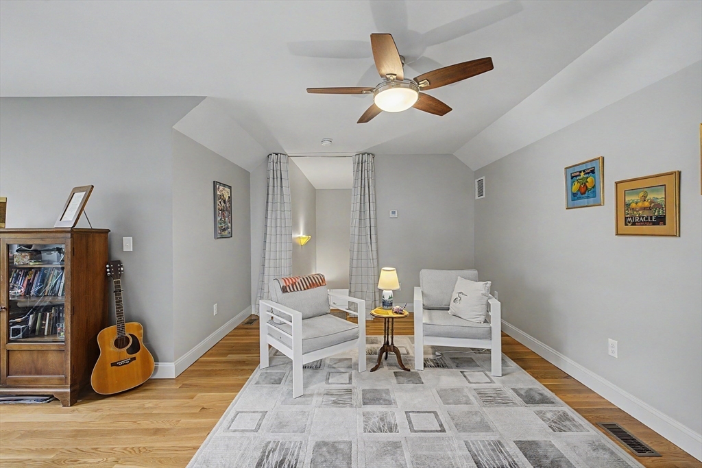 29 Woodbine Ave