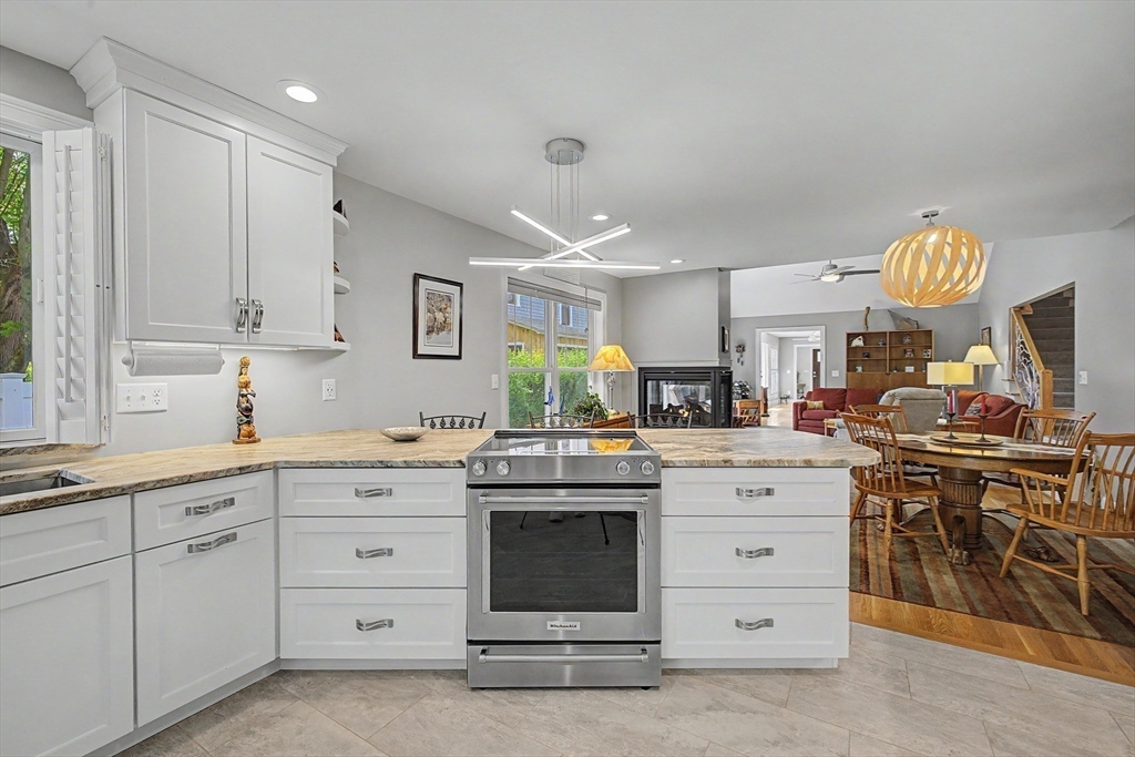 29 Woodbine Ave