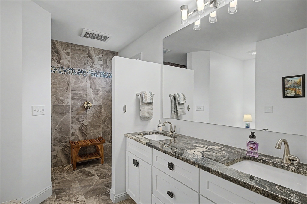 29 Woodbine Ave