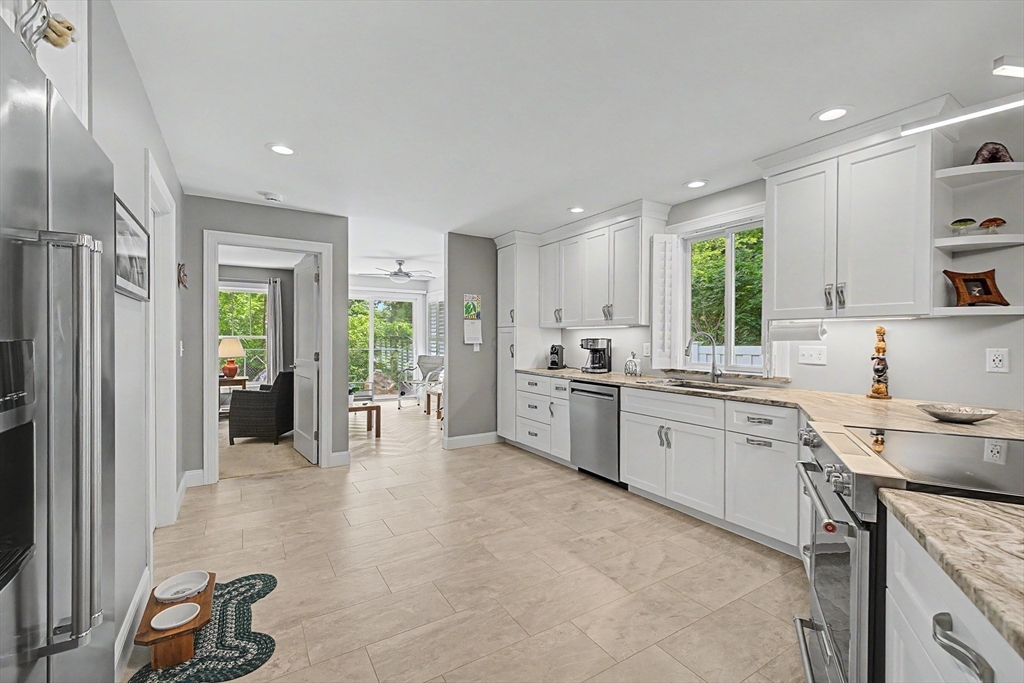 29 Woodbine Ave