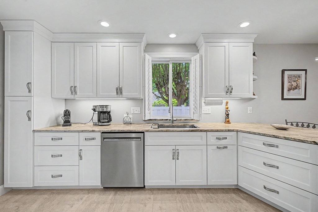 29 Woodbine Ave