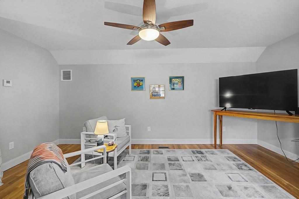 29 Woodbine Ave
