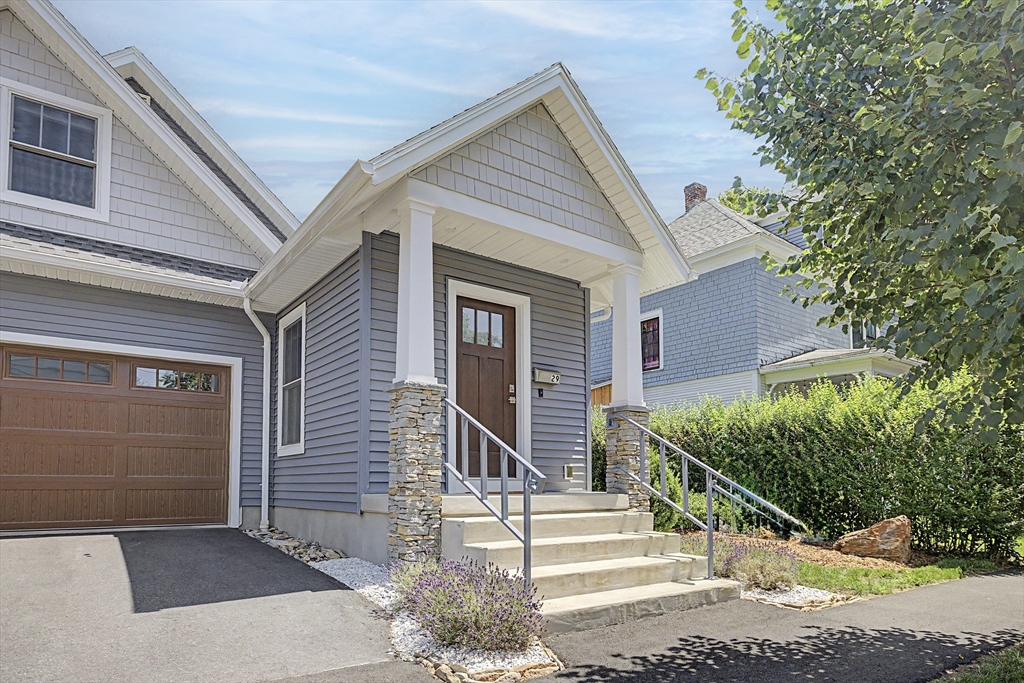 29 Woodbine Ave