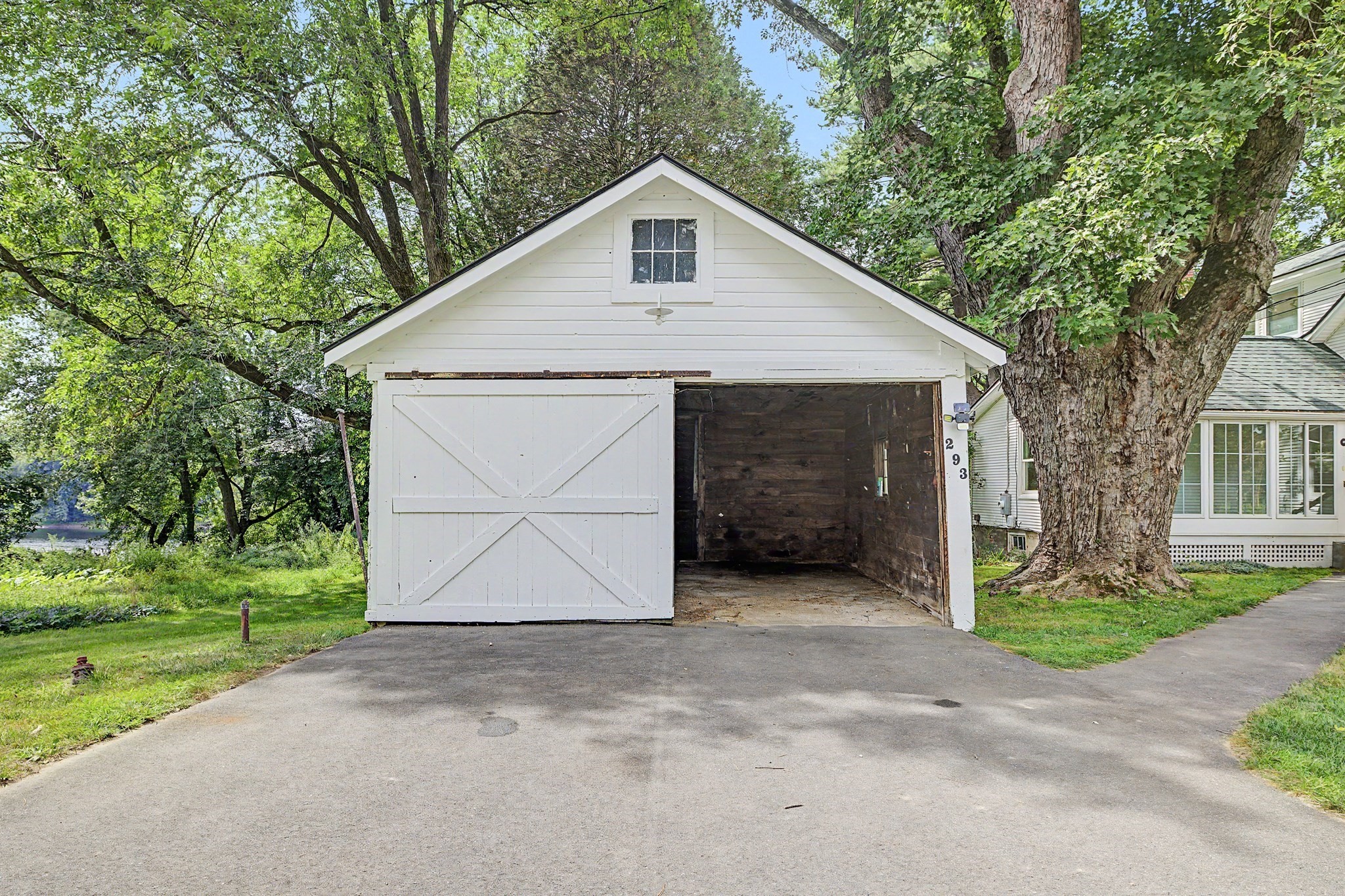 293 Meadow Rd