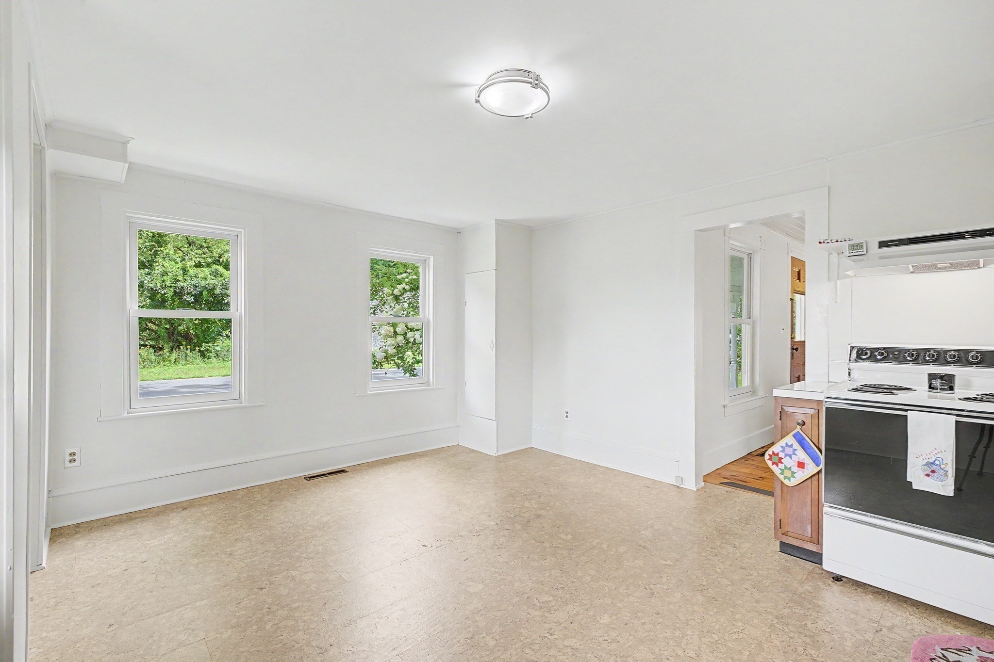 293 Meadow Rd