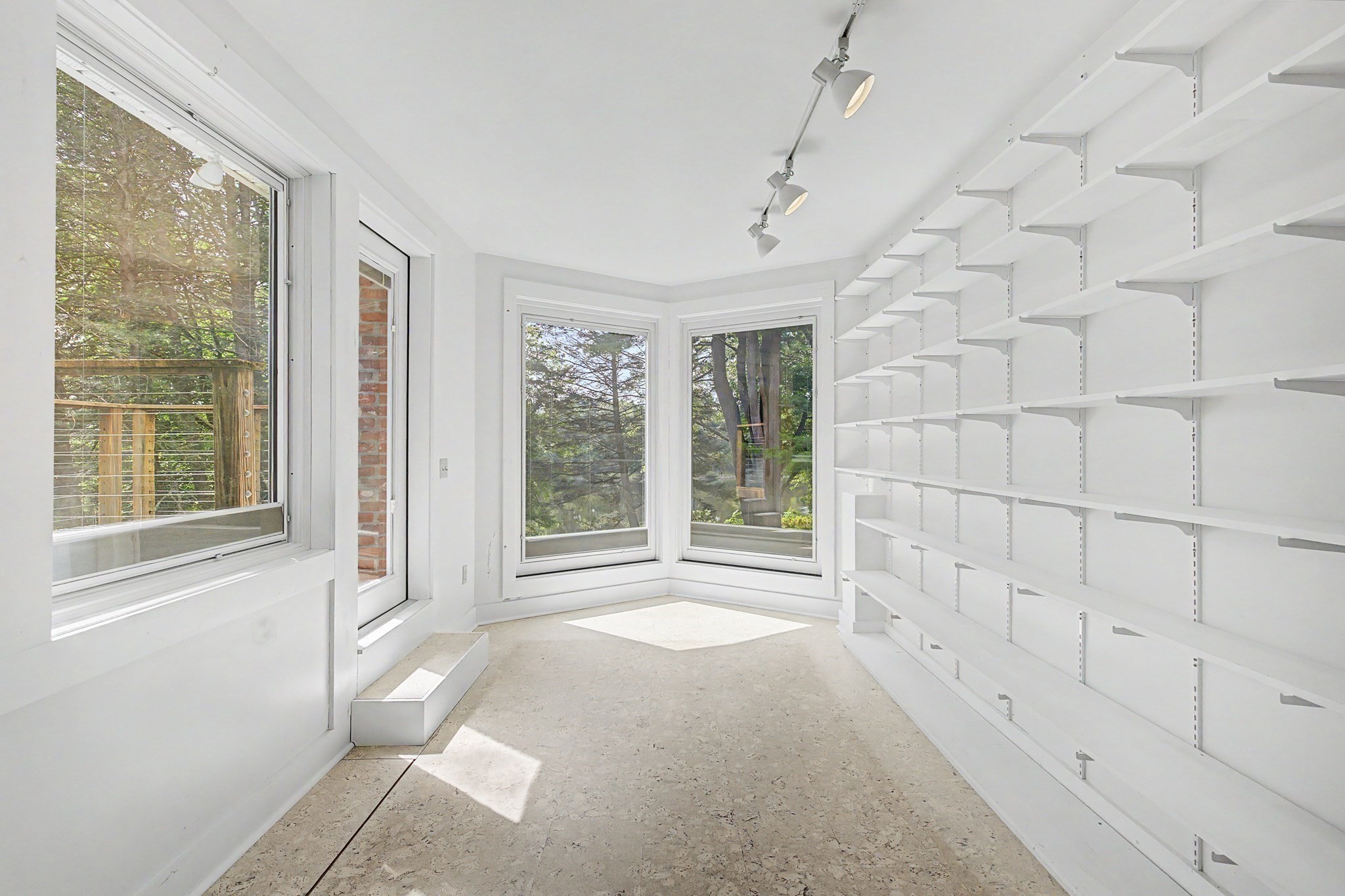 293 Meadow Rd