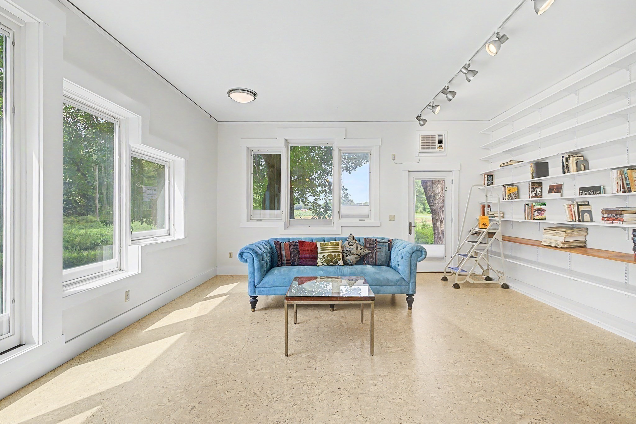 293 Meadow Rd