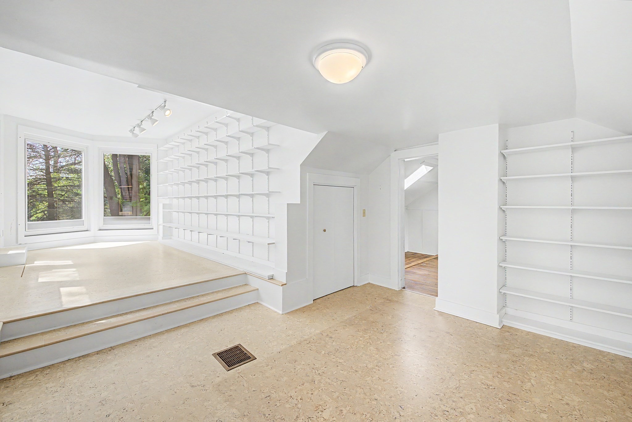 293 Meadow Rd
