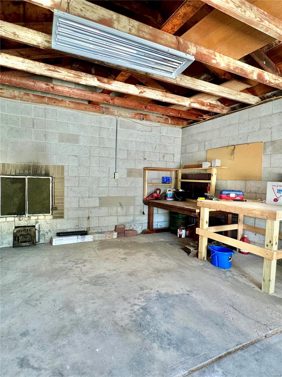 711 W Henry Street