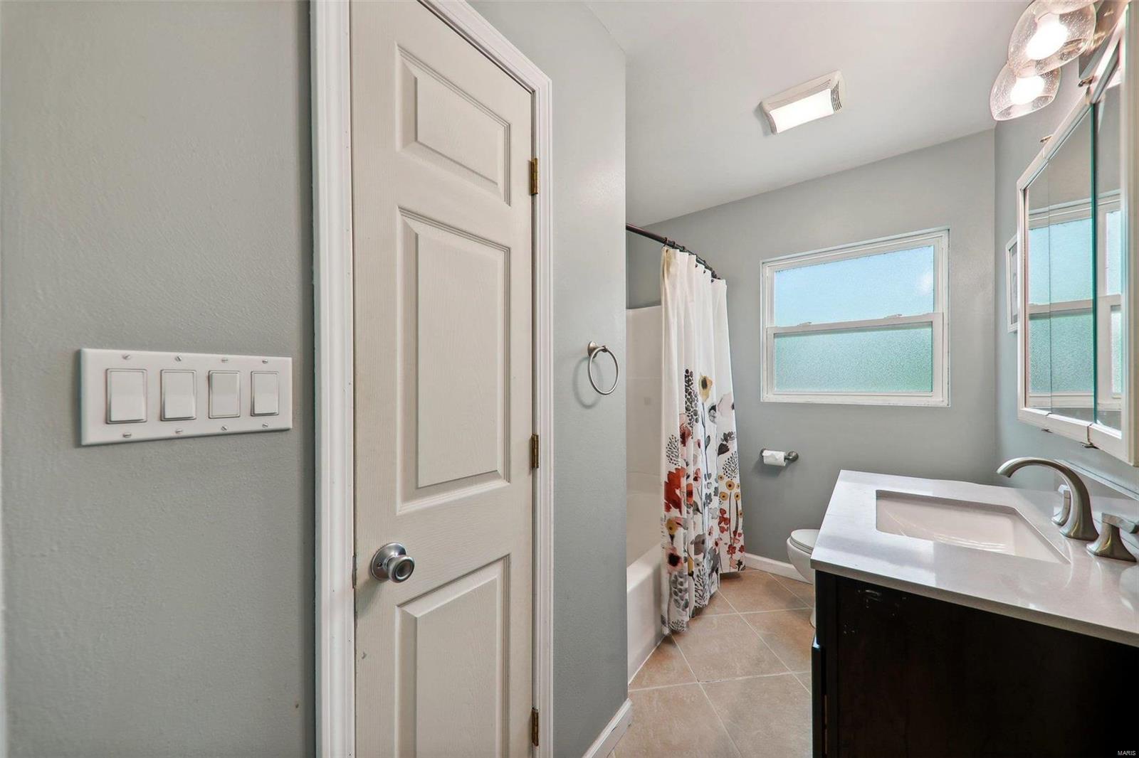 9 Oakdale Lake Circle