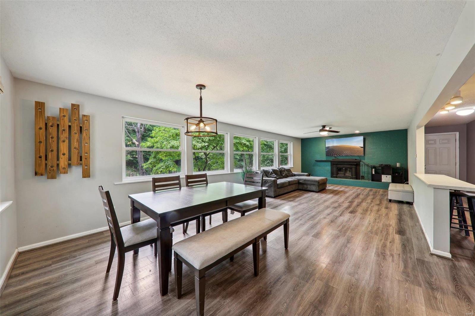 9 Oakdale Lake Circle